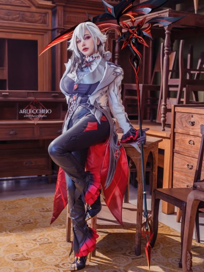 Byoru (ビョル) cosplay Arlecchino Dress – Genshin Impact