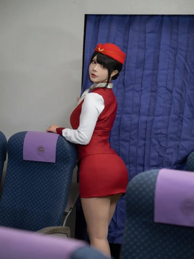 Yuuhui玉汇 – Flight Attendant