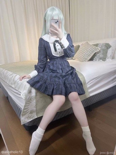 制服風コスで大量潮吹き見せつけ自撮りオナニー＆ローター乳首クリいじり♡ 合計９回以上絶頂＋えち裏垢写真集セット