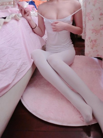萌白酱白丝