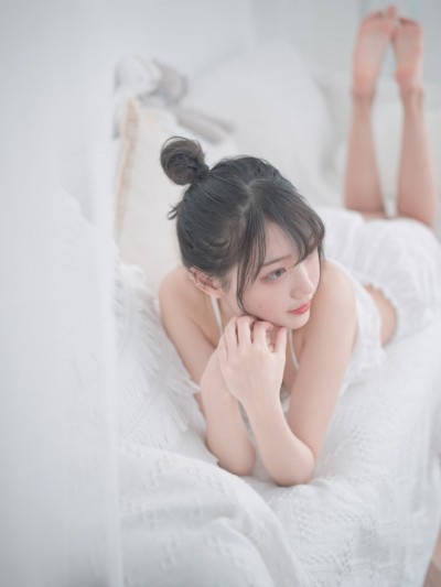 [周叽是可爱兔兔] 白色睡衣 毛衣