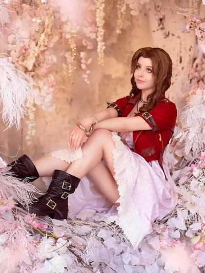 Disharmonica Aerith Cosplay (Final Fantasy 7)