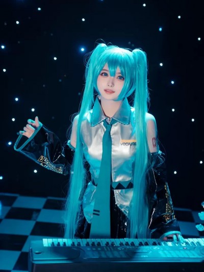 Blacqkl (白莉爱吃巧克力) cosplay Hatsune Miku