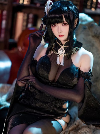 Hoshilily (星之迟迟) cosplay Chen Hai – Azur Lane